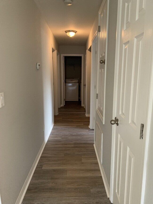 Building Photo - 4311 NE 23rd Pl