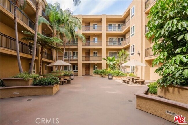 Building Photo - 1401 S St Andrews Pl