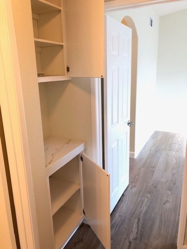 Building Photo - PICTURE PERFECT 2 BR/2 BATH PLUS LOFT END UNIT CONDO WITH DIRECT ACCESS 2 CAR GARAGE