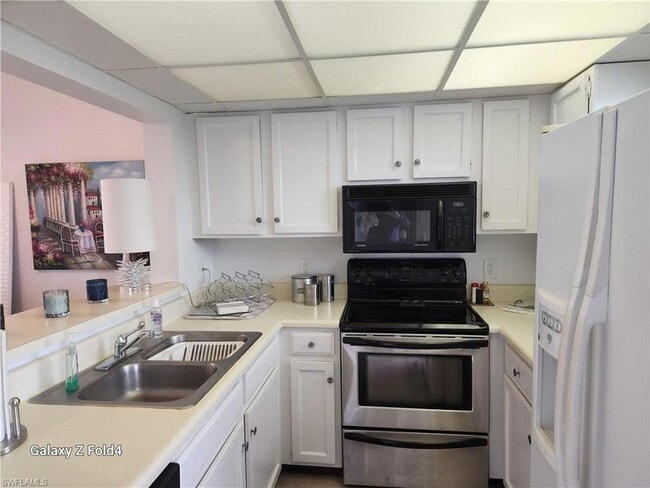 Building Photo - 805 River Point Dr