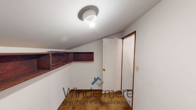 Building Photo - 601 Village Way