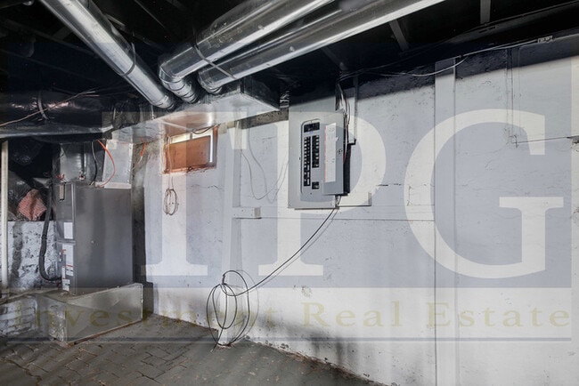 Building Photo - 573 S Crescent Ave