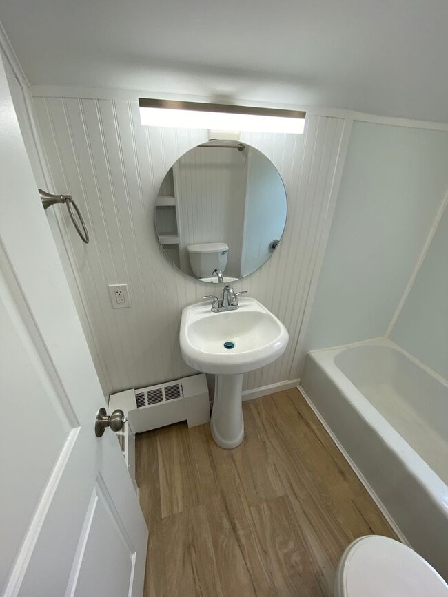 Building Photo - Cozy Renovated 2-Bedroom Home in Emmaus