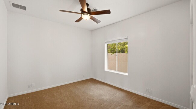 Building Photo - 8638 E Dahlia Dr