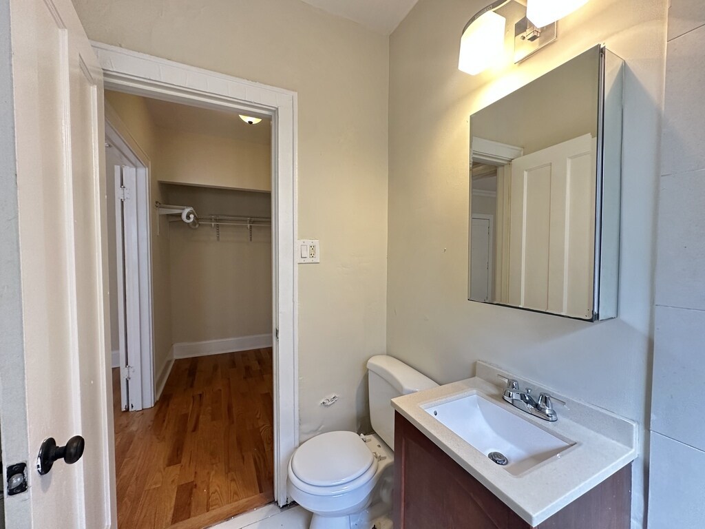 Building Photo - 4743 N Hermitage Ave