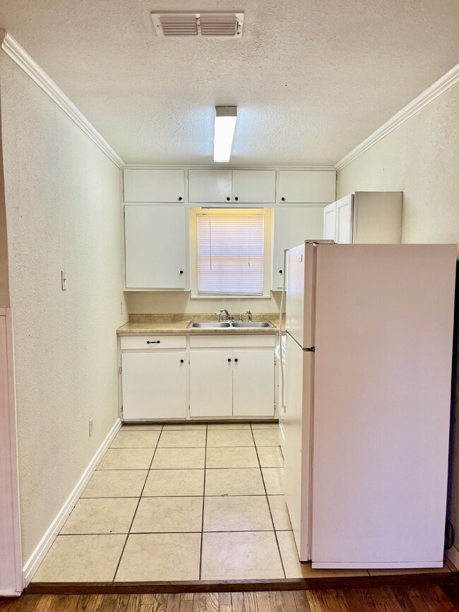 Building Photo - Tech Terrace Area Home with Private Yard & Washer/Dryer