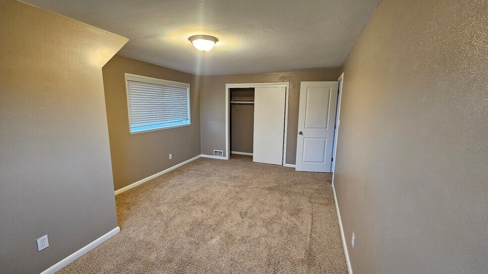 Building Photo - 800 Lotus Way