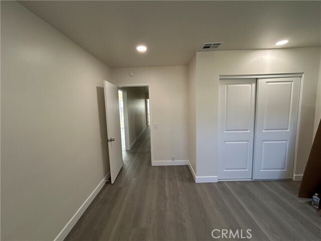 Building Photo - 522 W 4th St