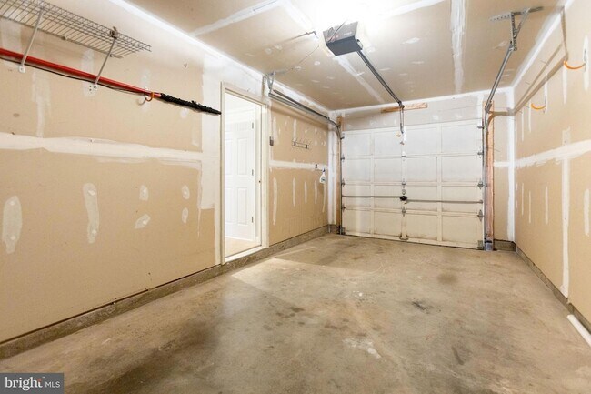 Building Photo - 104 Frazer Dr