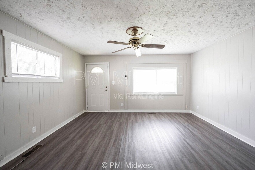 Building Photo - 3748 N Hawthorne Ln