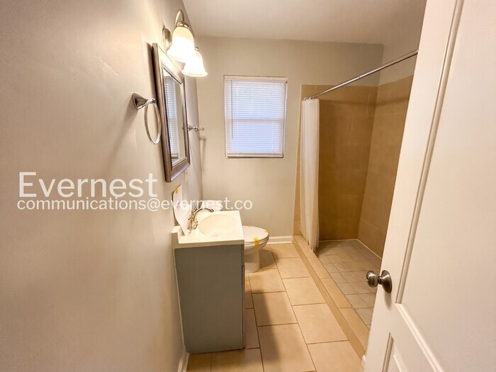 Building Photo - 76 Schell Rd SE