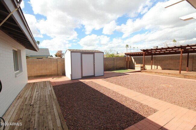 Building Photo - 1924 E Fremont Dr