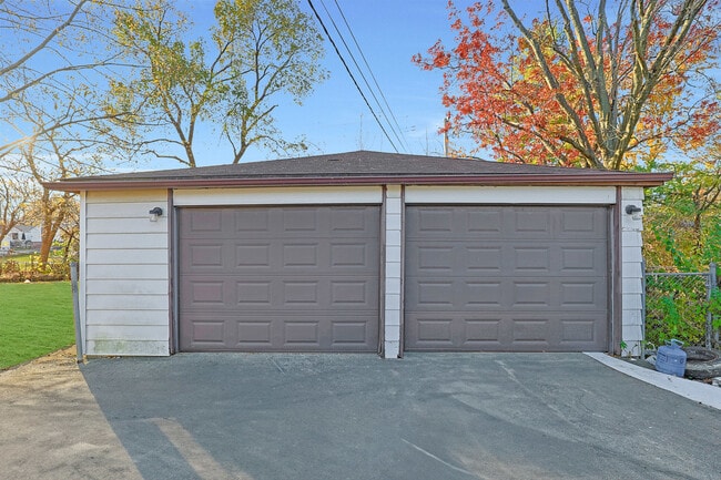 Building Photo - 75 Carthage Ln