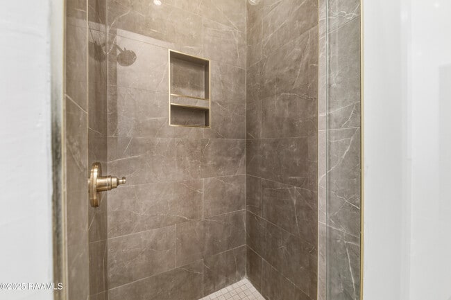 Building Photo - 119 Mayberry Grv St