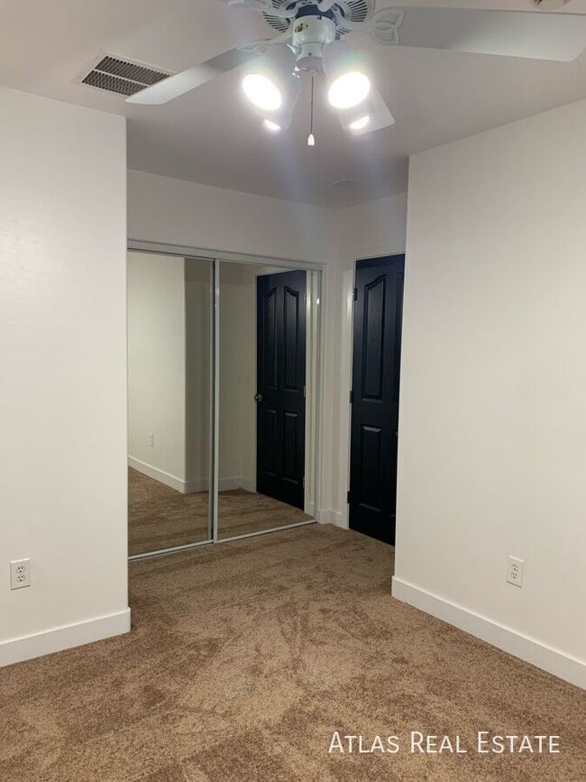 Building Photo - 4125 E Baylor Ln