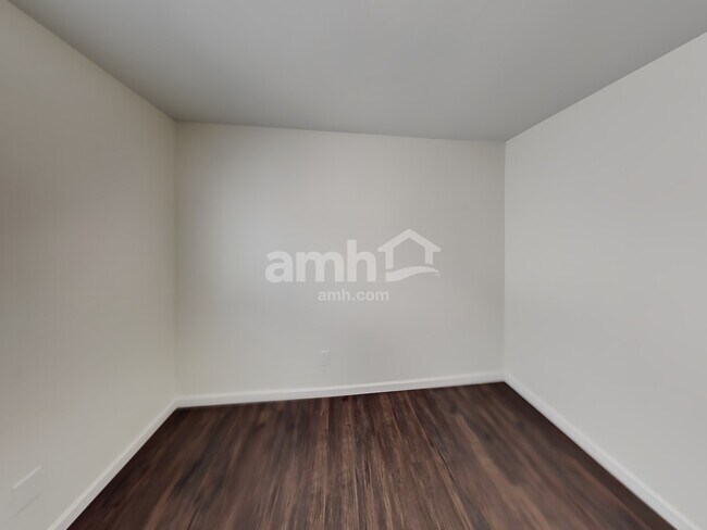 Building Photo - 784 N Highlands Grove Ln