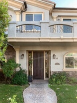 Building Photo - 2220 Vanderbilt Ln