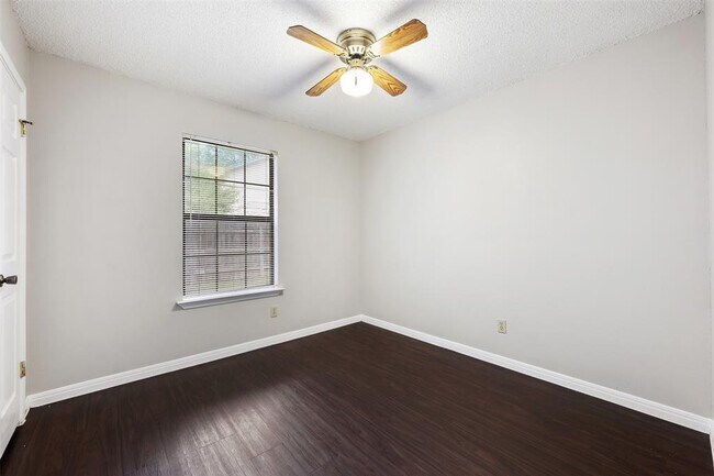 Building Photo - 2306 Alimony Cove