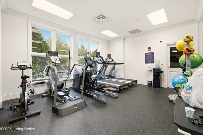 Building Photo - 6600 Seminary Woods Pl