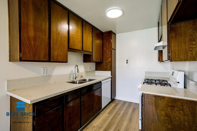 Building Photo - 5452 Corteen Pl