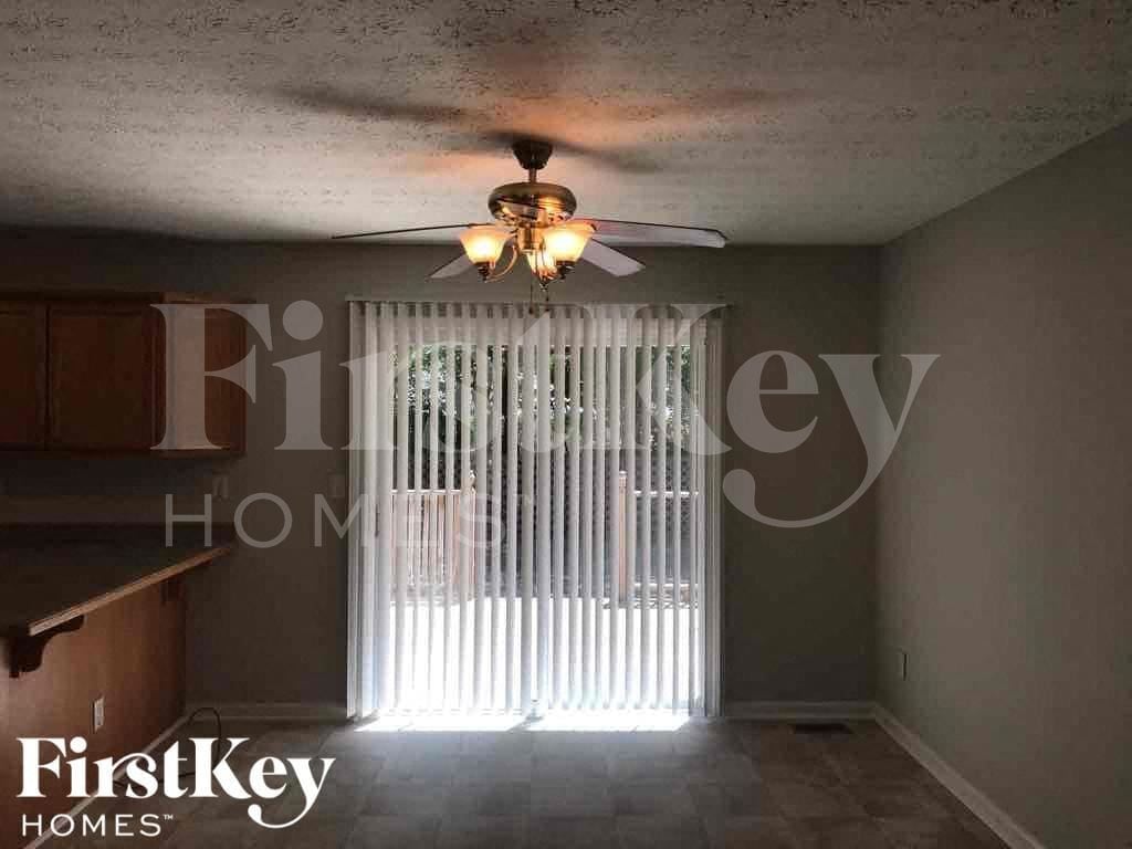 Building Photo - 5036 Balus Dr