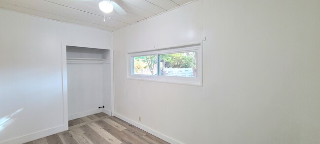 Building Photo - Very Cute Newly Renovated Single-Family Ho...