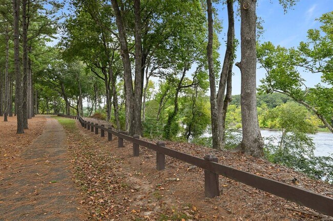 Building Photo - 463 Waters Edge