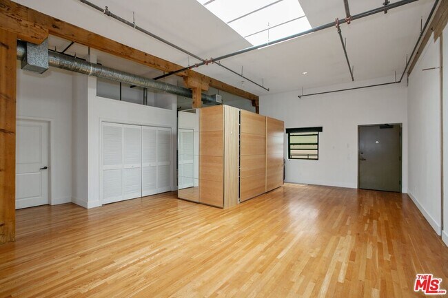 Building Photo - 215 S Santa Fe Ave