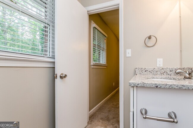 Building Photo - 3940 Scott Dr