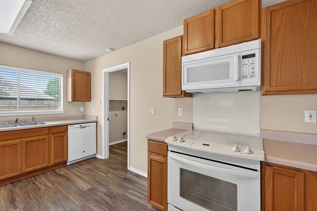 Building Photo - 10526 Bluegrass Pond