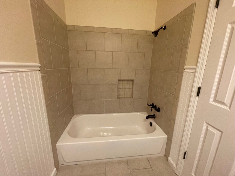 Building Photo - 103 Rocky Dr