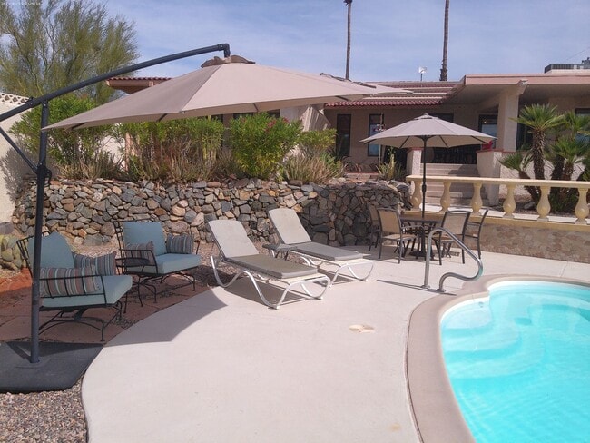 Building Photo - Entertainers Delight Beautiful Pool home Available May 12 to Sept 15, 2026