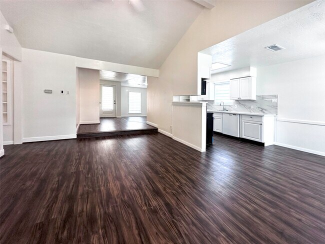 Building Photo - 9270 Theysen Dr