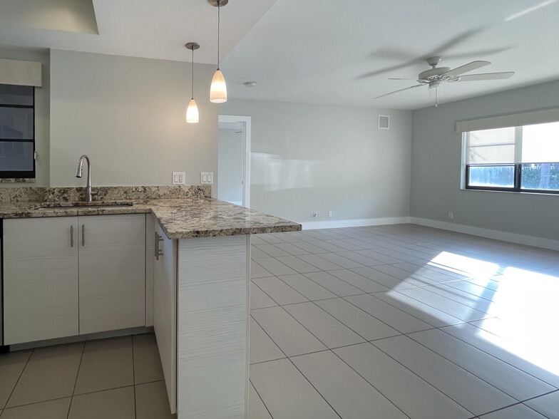 Building Photo - 64 Isle Of Venice Dr