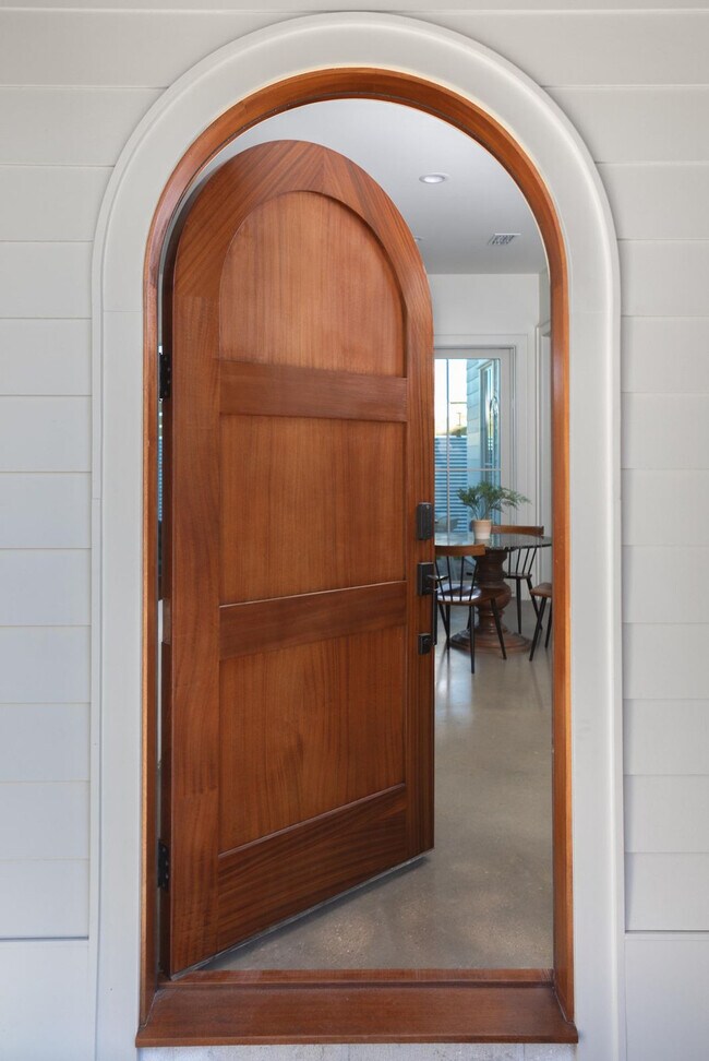 Building Photo - 226 George C Wallace Blvd