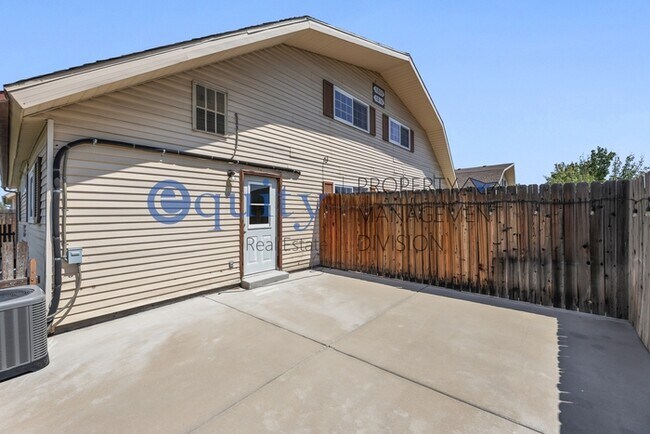 Building Photo - 1808 W Homestead Farms Ln