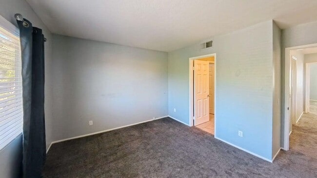 Building Photo - 526 Wrightwood Rd