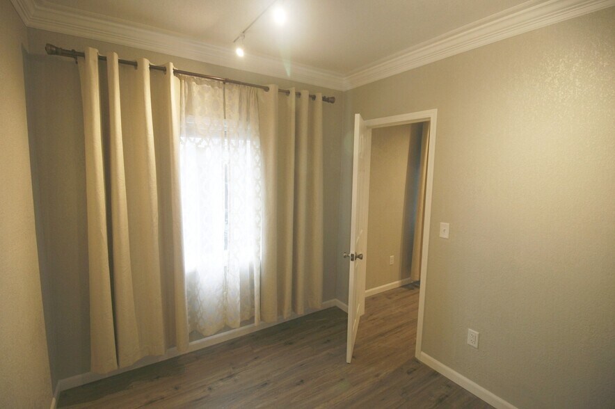 Building Photo - 1515 SE Mill St