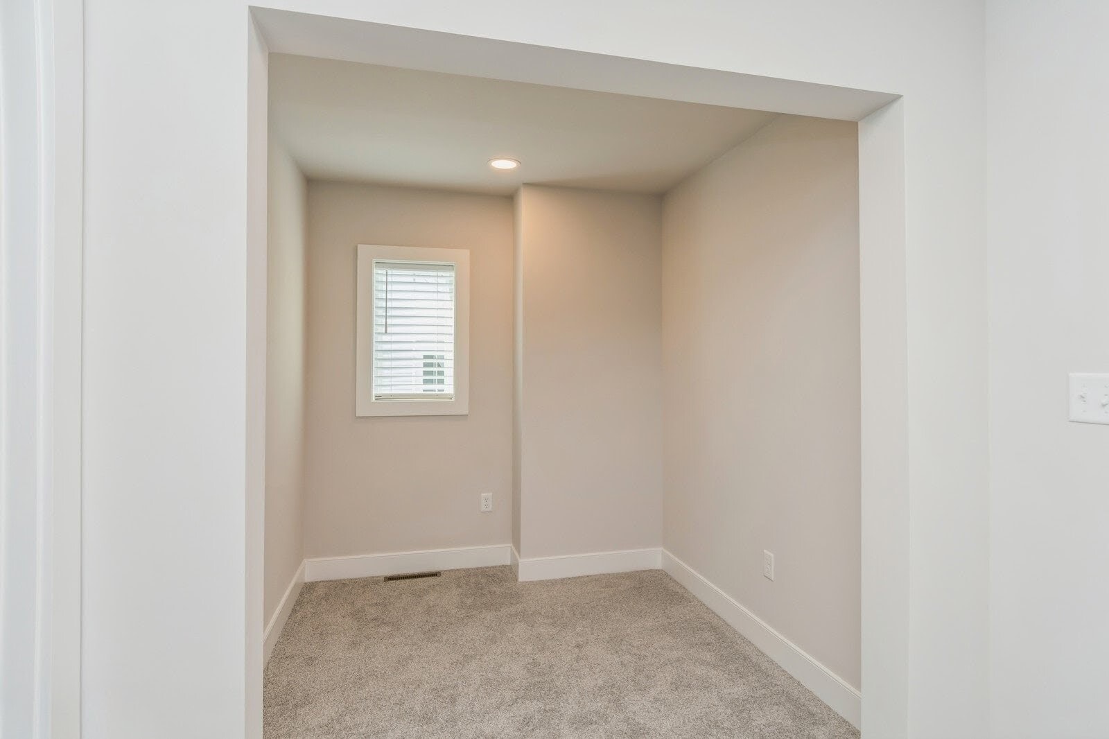 Building Photo - 701 Halcyon Ln