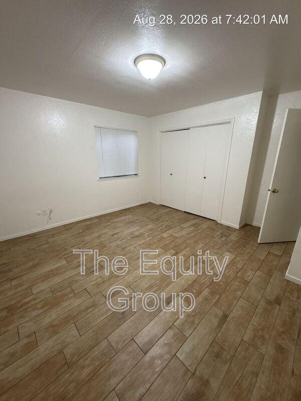 Building Photo - 2025 S Pinkham St