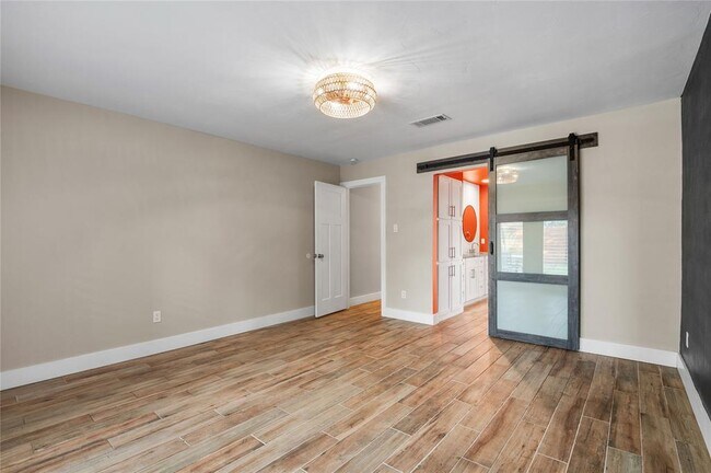 Building Photo - 1104 Durham Dr