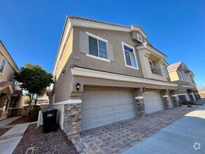 Building Photo - Spacious 2 bedroom Townhouse with Loft