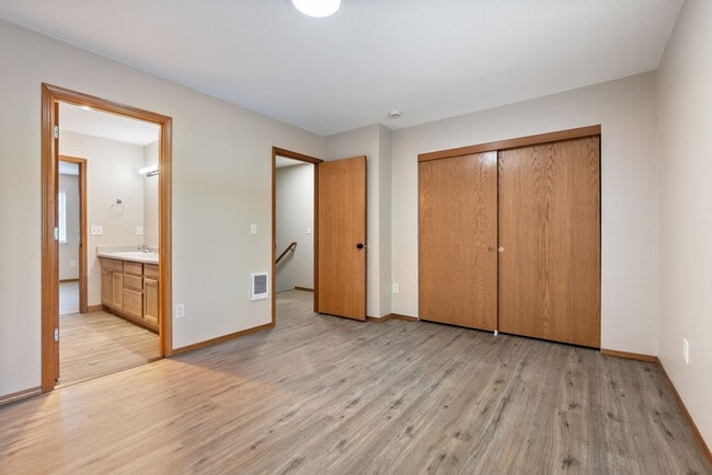 Building Photo - 2835 SE 90th Pl