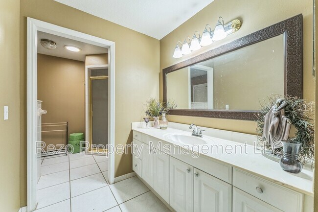 Building Photo - 465 Rio Grande Ln
