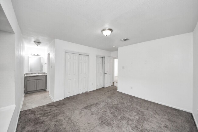 Building Photo - 7410 La Pl Dr