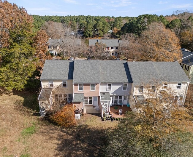 Building Photo - Close to UNC - 2 bedroom available now!