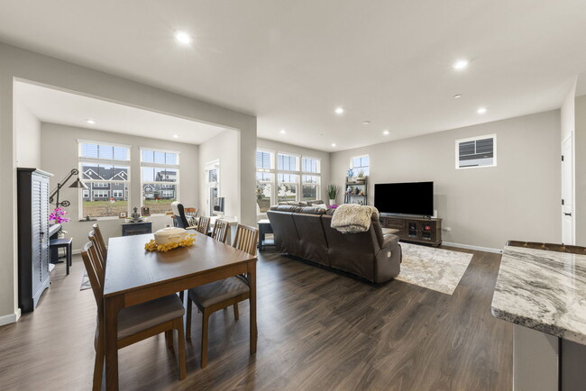 Building Photo - 2220 Weatherbee Ln