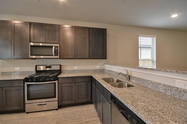 Building Photo - 826 Wembley Wood Wy