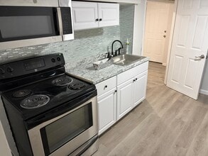 Building Photo - 327 Dover St