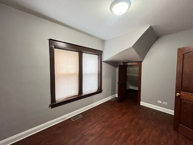 Building Photo - 305 Herkimer St